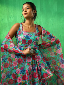 Ensemble Sharara en organza floral multicolore Adaa avec kurta brodé, travail de Gota Patti, tenue ethnique élégante pour les fêtes, collection de vêtements - Product Image 5