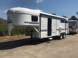 Customized 3 Horse Gooseneck Trailer with Windows Slant Load Horse <b>Float</b> For Sale - Product Image 3