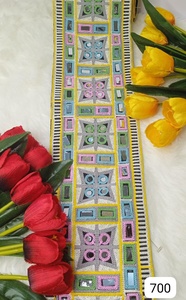 Fait sur mesure en miroir géométrique conçu pour travailler les lacets multicolores brodés de grande largeur pour les vêtements et à des fins de revente. - Product Image 3