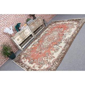 Alfombra de 5.3x8.4 pies, Alfombra Turca Vintage, Alfombra Roja con Diseño Floral - Product Image 1