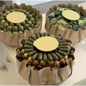 Bol de service à chocolat design antique en métal doré de qualité supérieure avec support noir pour dessert - Product Image 5