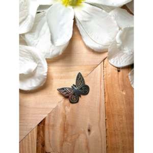 Broche élégante en argent sterling plaqué et cristal, fabriquée par Hopi, tendance, idéale pour les fêtes, cadeau parfait - Product Image 3