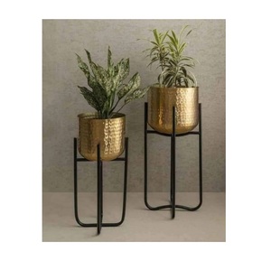 Jardinière en métal avec support, fabriquée à la main et avec revêtement en poudre, pour la décoration intérieure et extérieure, prix de gros en provenance d'Inde - Product Image 6