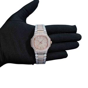 นาฬิกาข้อมือผู้ชายทรงสี่เหลี่ยมหรูหรา ตัวเรือนสแตนเลสสตีลเคลือบทองชมพู ประดับเพชรโมอิสซาไนต์ VVS ผลิตในห้องปฏิบัติการ ดีไซน์ทันสมัย ระบบอัตโนมัติ กระจก - Product Image 5