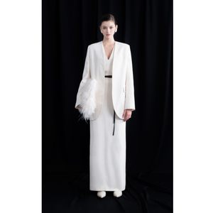 Meilleurs prix Costumes blancs pour femmes Blazers PERA BLAZER SANS COL À UN SEUL BOUTON Boîtes à col en V Emballage Grossiste BLANC - Product Image 1