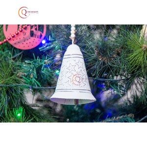 Nouveauté cloches suspendues de Noël, couleur blanche cool, faites à la main, cloches en métal vintage pour les fêtes au prix de gros - Product Image 3