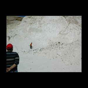 Arena de sílice de alta pureza Arena de cuarzo y polvo de sílice para aplicaciones industriales de vidrio y refractarios - Product Image 1