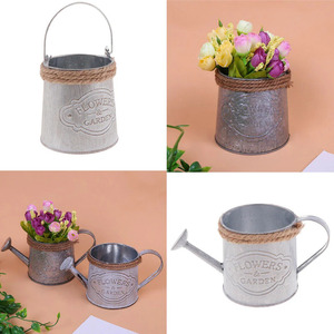 Regaderas sostenibles de Metal rústico para tus plantas Nature Hue Hermosas regaderas verdes para cada jardinero - Product Image 3