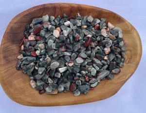 Chips de cristal de piedra de sangre africana de calidad superior al por mayor artesanías de piedra semipreciosa para la decoración del hogar curación Feng Shui - Product Image 4