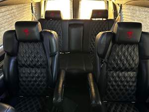GMC Savana G2500 Explorer 2023, Conversión de Camioneta a Van de Lujo, Interior para 9 Pasajeros, Sistema de Entretenimiento Trasero - Product Image 6