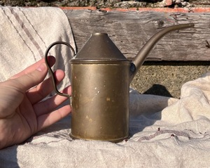 กระบอกน้ำโลหะแบบใช้ซ้ำได้ ทนทาน ความจุ 8 ลิตร สำหรับใช้ในบ้าน นอกบ้าน และสวน ดีไซน์เป็นมิตรกับสิ่งแวดล้อม พร้อมพวยกาเทน้ำใช้งานง่าย - Product Image 3