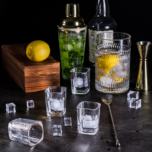 Vasos de chupito de base pesada estilo clásico de 2.2 oz, cuadrados y transparentes, para <span class=keywords><strong>vodka</strong></span>, whisky, tequila, espressos, licores y bebidas espirituosas. - Product Image 5
