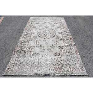 พรมวินเทจตุรกี ขนาด 5.5x9.2 ฟุต สีเบจ ลายดอกไม้ขนาดใหญ่ ทำจากขนสัตว์ - Product Image 1