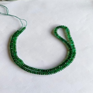 Perle à facettes ronde émeraude naturelle d'origine zambienne de qualité AAA et lustre AAA avec une excellente couleur Belle et unique perle de pierre - Product Image 3