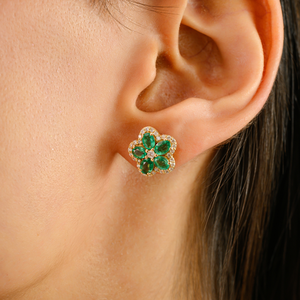 Alto grado sólido 14K oro amarillo diseño único Esmeralda y Diamante flor Stud pendientes declaración boda joyería proveedor - Product Image 4