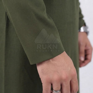 Thobe arabe traditionnel pour hommes, Kurta classique à manches longues, longueur cheville, coupe décontractée, col boutonné sur le devant, en coton respirant - Product Image 6