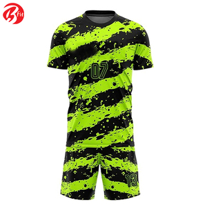 Maillot de football à manches courtes et à sublimation pour homme, coupe automatisée, haut personnalisable pour les joueurs de football - Product Image 3