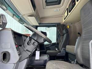 SUV d'occasion pas cher 2023 8x2 Benne Basculante Berline avec Transmission Intégrale Sièges en Cuir Transmission Automatique Moteur Haute Puissance Toit Ouvrant Panoramique - Product Image 6