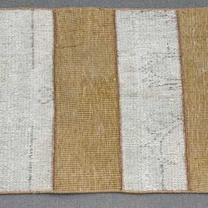 Tapis de 1,5 x 3,5 pieds, tapis turc vintage, tapis persan en laine marron et blanc - Product Image 3