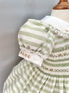 Minivestido de encaje a rayas de seda blanca para niñas de alta calidad al por mayor, estilo innovador de manga corta con decoración de patrones de Vietnam - Product Image 3