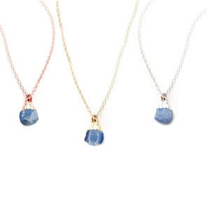 925 Sterling Silver Birthstone Rock Gold Polish Natural Non Treated Raw Blue Sapphire Gemstone Collier fait à la main - Product Image 1