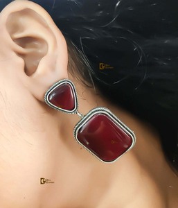 Pendientes Réplica Plateados con Piedra Monalisa para Niñas, Ideales para Fiestas y Regalos - Product Image 4
