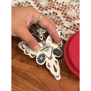 Colgante de libélula Richard Yazza Kingman de plata de ley con turquesa, engaste de bisel, rodio, oro rosa, oro blanco, diseño de mariposa - Product Image 5