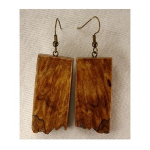 Boucles d'oreilles en bois noir et blanc classiques à la mode avec perles sur des cerceaux en bois pour dames femmes portent des bijoux de haute qualité - Product Image 6