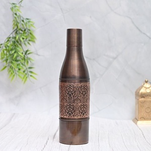 Botella de Agua de Cobre, Elegante, Hecha a Mano, Diseño Único, Botella de Agua de Cobre de Alta Calidad para Uso en el Hogar y Viajes - Product Image 1