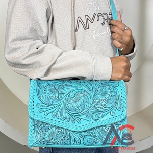 Bolso Bandolera de Cuero Hecho a Mano con Diseño Floral Tallado, Estilo Vintage Personalizado de Fábrica - Product Image 1