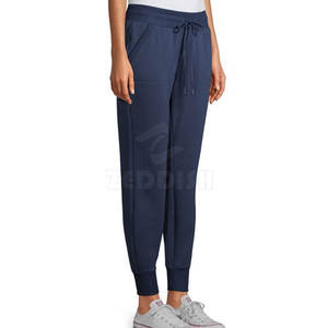 Pantalon décontracté pour femmes fabriqué en usine sur mesure Vêtements de mode confortables Taille moyenne élastique Style plat d'été Conçu avec logo pour femmes - Product Image 3