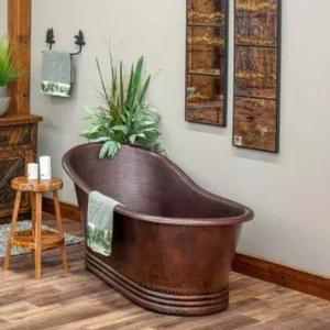 Elegantes bañeras de cobre antiguas independientes con acabados lujosos para crear espacios de baño de inspiración vintage - Product Image 4