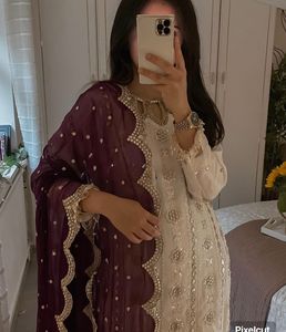 Ropa de fiesta de diseñador Faux Georgette Heavy Sequence bordado Kurti y fondo de seda de mantequilla con hilo bordado Dupatta - Product Image 1