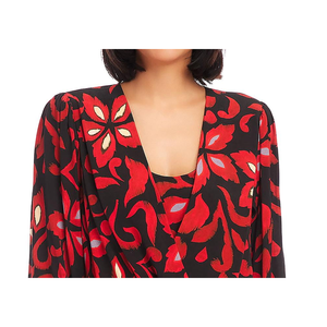 เสื้อครอสโอเวอร์สีแดงของแคร์น คาเน่พิมพ์ลายดอกไม้ ทำจากผ้าชีฟอง - Product Image 2