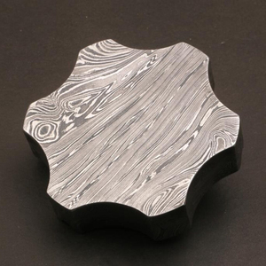Cenicero de Acero de Damasco de Diseño, Cenicero de Metal Decorativo Hecho a Mano, Elegante Accesorio para Fumar para el Hogar Moderno y Cafeterías - Product Image 5