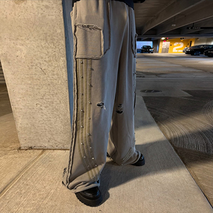 Pantalones Deportivos Holgados de Pierna Ancha con Costuras Invertidas Personalizadas para Hombre, con Pedrería, Desgastados, con Franjas Laterales - Product Image 5