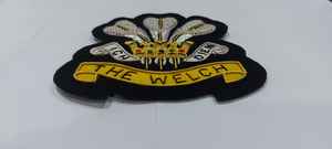 Étiquettes de vêtement en polyester tissées à la main de luxe élégantes Patchs et badges brodés de luxe avec fil métallique fabriqué au Royaume-Uni - Product Image 4