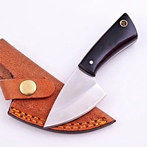 Couteau de chasse miniature artisanal à lame fixe, petit couteau EDC pour le cou avec manche en corne noire et étui en cuir, vente en gros - Product Image 1