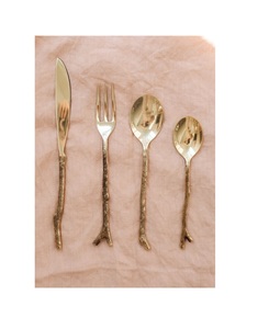 Ensemble de couverts en métal martelé faits à la main pour la décoration de table à manger de cuisine de ferme rustique et à des fins de service - Product Image 2