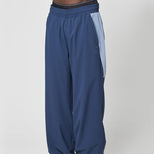 Conjunto Deportivo Personalizado Unisex de 2 Piezas, Chaqueta Deportiva con Cremallera y Pantalones de Nylon, Traje Cortavientos para Hombre y Mujer - Product Image 5