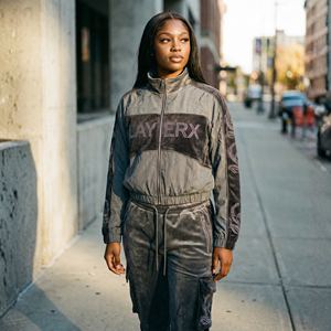 Conjunto Deportivo Personalizado para Mujer, Terciopelo, Nailon, Patchwork, Pedrería, Estampado Sólido, Ligero, Transpirable, Chaqueta Corta, Pantalones Ajustados - Product Image 2