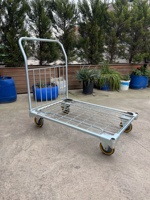CargoMaster Pro Trolley Chariot d'entrepôt logistique de transport de marchandises industrielles à usage intensif avec cages en treillis métallique à quatre roues