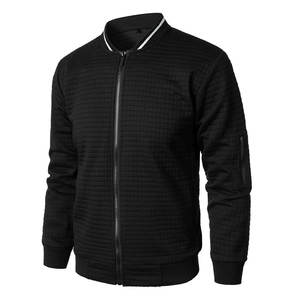 แจ็กเก็ตบอมเบอร์สำหรับผู้ชายแจ็คเก็ตบอมเบอร์ผ้าปะติดดีไซน์ทันสมัยสีพื้นมีหลายขนาดให้เลือก - Product Image 4