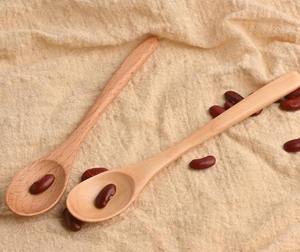 Cuillère en bois rustique en gros pour la cuisine à domicile ou la cuisine champêtre et l'usage culinaire, disponible à la vente - Product Image 4