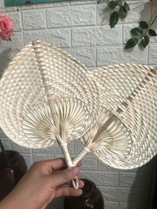 Éventail fait à la main décor en rotin éventails en vrac mariage Camping fête tropicale Vietnam Éventail en feuille de palmier fabriqué à la main - Product Image 2