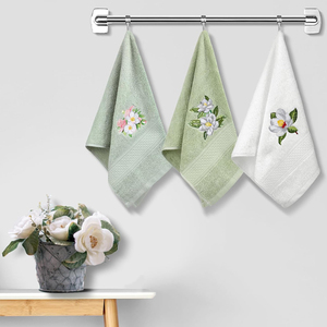 Serviette de bain en coton avec logo brodé et couleur personnalisée en gros Serviettes de bain en coton bon marché de haute qualité avec logo personnalisé pour la maison et les hôtels - Product Image 6