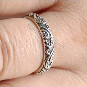 Anillo de Boda con Diseño Floral Vintage, Adorno Plateado y Ramo, Superficie Brillante, Regalo Nupcial Perfecto - Product Image 6