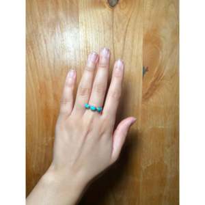 Anillo de Plata de Ley con Turquesa Navajo Kingman, Incrustaciones Modernas con Baño de Oro Rosa, Regalo de Marca Privada con Licencia - Product Image 4
