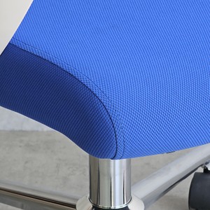 Chaise de bureau en maille à hauteur réglable avec cadre blanc et appui-tête en tissu (M1102T) - Product Image 5