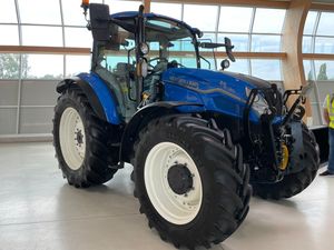 Tractor LOVOL 1104/1204 de 110/120 CV con cabina con aire acondicionado y estufa, tracción en las cuatro ruedas - Product Image 3